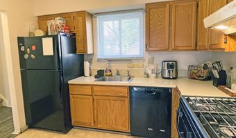 48 Sutton Pl 48, Bloomfield, CT 06002