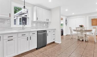 2 Brookfield Rd, Coventry, RI 02816