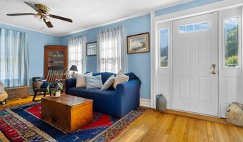 24 Liberty St, Clinton, CT 06413