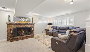 1225 Wissmann Dr, Ballwin, MO 63011