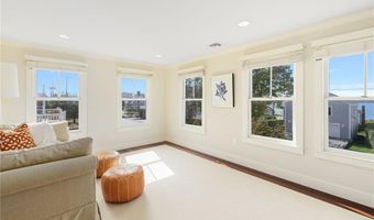 44 Tuckerman Ave, Middletown, RI 02842