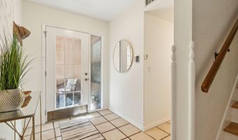 2058 BEACH Ave, Atlantic Beach, FL 32233