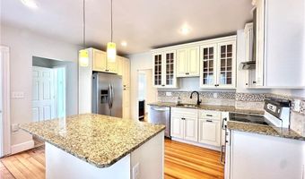 91 Van Zandt Ave, Newport, RI 02840