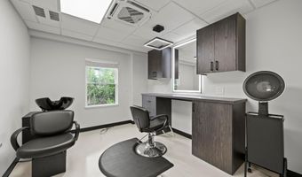 4588 Kenny Rd, Columbus, OH 43220
