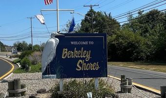 27 Carver St, Bayville, NJ 08721