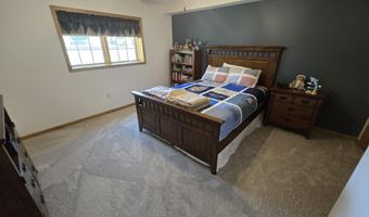 613 Springview Cir, Beatrice, NE 68310