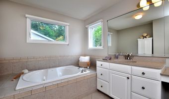 11 Templeton Ct 11, Avon, CT 06001
