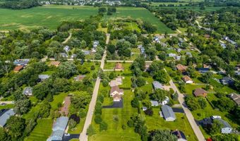 22205 W PINEVIEW Dr, Antioch, IL 60002