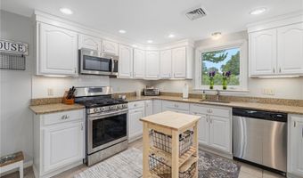 82 Sherry Ave, Bristol, RI 02809
