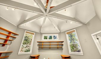 774 Lisa Ln, Ashland, OR 97520