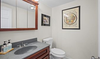 219 W Appletree Ln, Arlington Heights, IL 60004