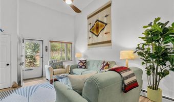 26 W Narragansett Ave 6, Newport, RI 02840