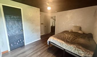 613 Hall Ave, Ava, MO 65608