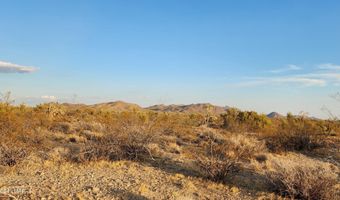 2204 S Six Shooter Rd, Yucca, AZ 86438