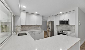 6305 COTTONWOOD Ln, Apollo Beach, FL 33572