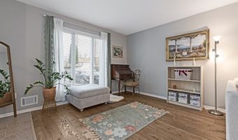 393 Mohegan Cir 393, Andover, NJ 07848