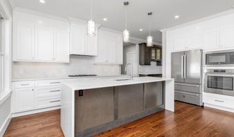 109 Greenway, Albertson, NY 11507