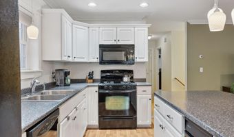 209 Hickory Dr, Auburn, ME 04210