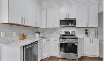 19 Greene Ln, Newport, RI 02840