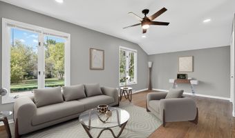 1245 WINAKI Trl, Algonquin, IL 60102