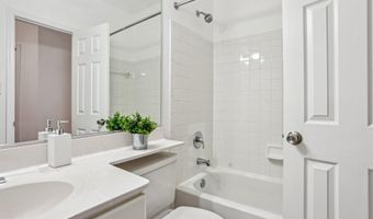 4691 LONGSTREET Ln 202, Alexandria, VA 22311