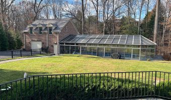 9049 HOLLY LEAF Ln, Bethesda, MD 20817