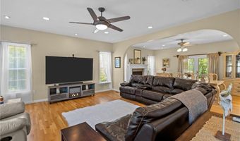386 Tourtellot Hill Rd, Glocester, RI 02814