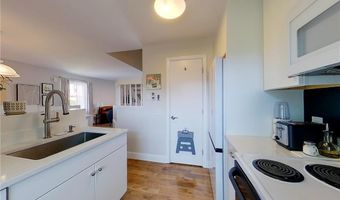 364 Bellevue Ave 5A, Newport, RI 02840