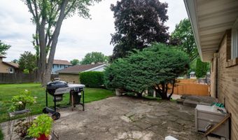 874 Hillandale Dr, Antioch, IL 60002