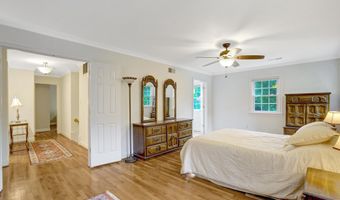 8304 FIVE GATES Rd, Annandale, VA 22003
