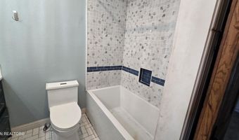 208 Riggs St, Athens, TN 37303