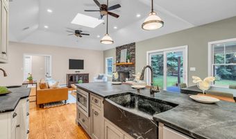 10 Greenwood Pl, Middletown, NJ 07748