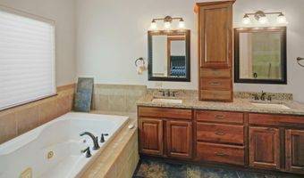 504 W Palmer Cir, Aberdeen, SD 57401