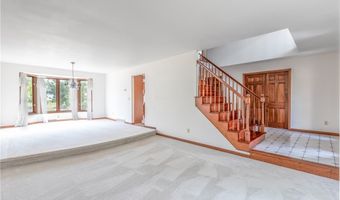 121 Summershade Ct, Amherst, NY 14051