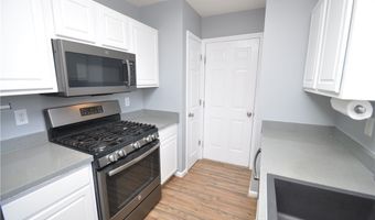 202 Thorncrest Dr, Apex, NC 27539
