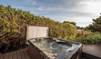 757 NEWPORT Ave SW, Bandon, OR 97411