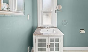 1009 Danforth St, Alton, IL 62002