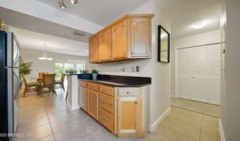 2233 SEMINOLE Rd 7, Atlantic Beach, FL 32233