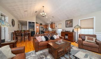 1421 Douglas Ave E, North Providence, RI 02904