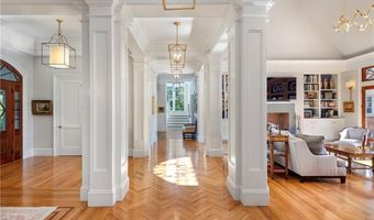 10 Ocean Lawn Ln, Newport, RI 02840