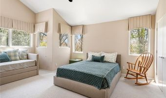 125 Woodruff Ave, Narragansett, RI 02882