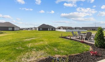 5702 N YOSEMITE Ln, Appleton, WI 54913