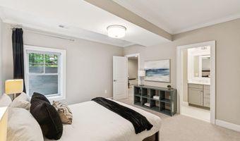 2354 N QUEBEC St, Arlington, VA 22207
