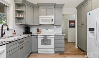 1496 Pine Rdg, Cascade, ID 83611