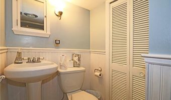 12 Draper Ave, Middletown, RI 02842