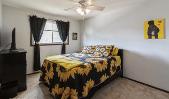 1942 Trail Ridge St, Arlington Heights, IL 60004