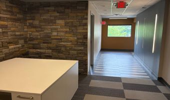 18 Computer Dr E, Albany, NY 12205