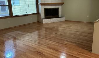 1323 N 3rd St, Aberdeen, SD 57401