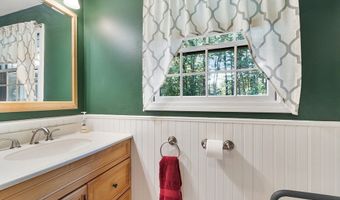 8 Brookdale Cir, Billerica, MA 01821