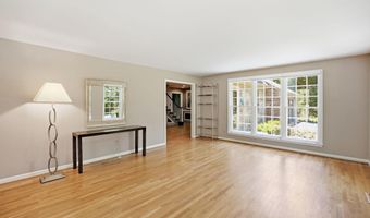 7556 PEPPERELL Dr, Bethesda, MD 20817